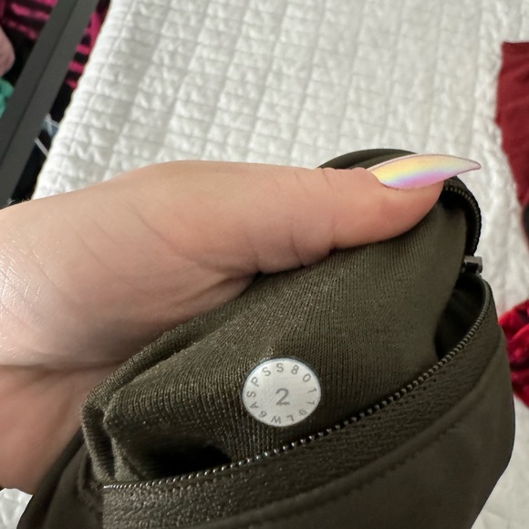 Lululemon mesh green leggings w zippers size 2 never worn - Picture 3 of 4